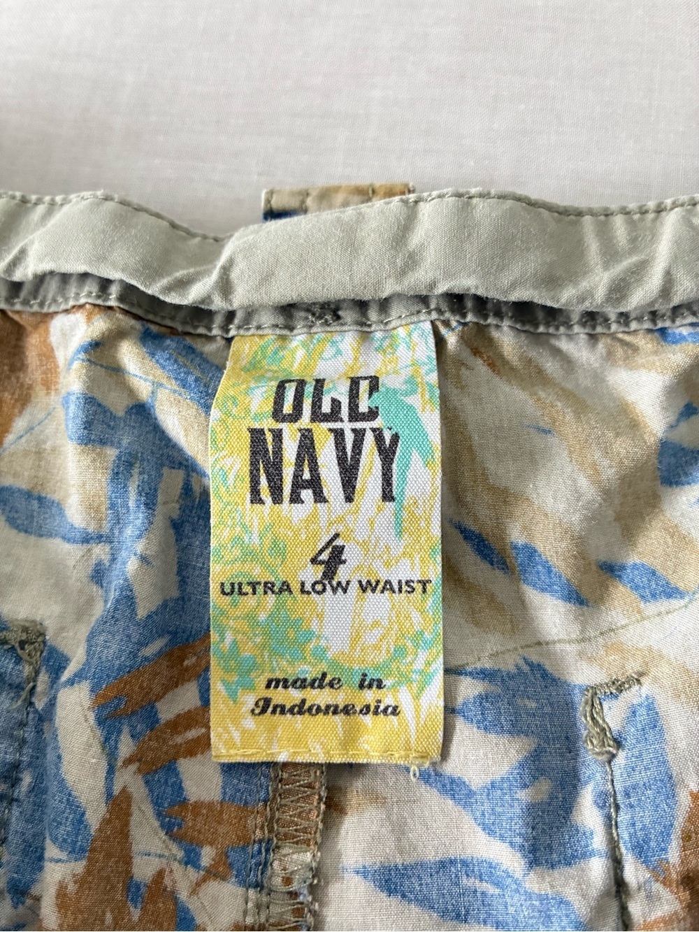 VTG Old Navy Women's Ultra Low Waist Camo Floral Shorts - Picture 9 of 14